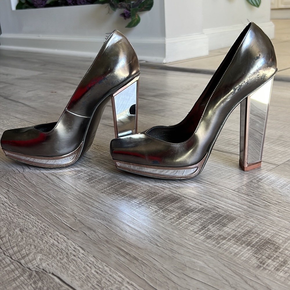 Yves saint Laurent pumps